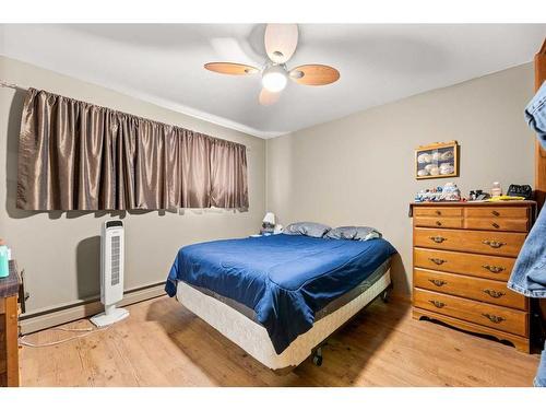 1064 Highway 587, Rural Red Deer County, AB - Indoor Photo Showing Bedroom