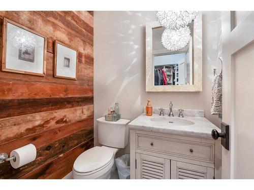 501 Hawk'S Nest Lane, Priddis Greens, AB - Indoor Photo Showing Bathroom