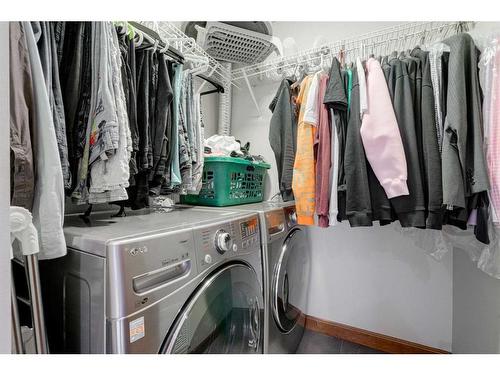 3201-211 13 Avenue Se, Calgary, AB - Indoor Photo Showing Laundry Room