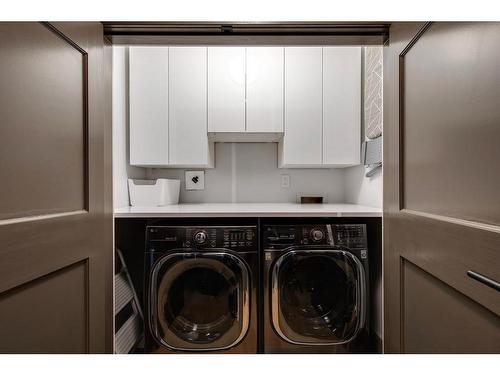 112 18 Avenue Se, Calgary, AB - Indoor Photo Showing Laundry Room