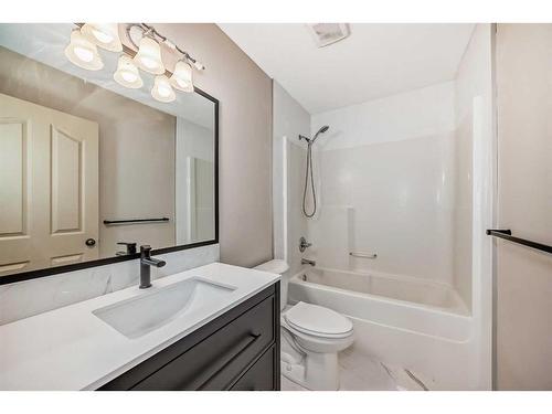 1A Tusslewood Drive Nw, Calgary, AB - Indoor Photo Showing Bathroom