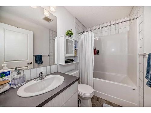 20529 Main Street, Calgary, AB - Indoor Photo Showing Bathroom
