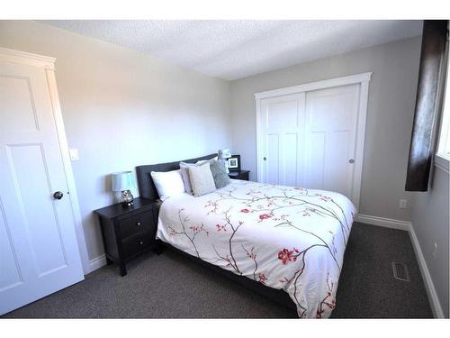 1305 5 Street Ne, Calgary, AB - Indoor Photo Showing Bedroom