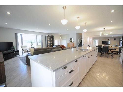 1305 5 Street Ne, Calgary, AB - Indoor Photo Showing Kitchen With Upgraded Kitchen