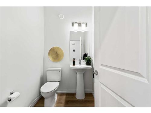 211 Marina Cove Se, Calgary, AB - Indoor Photo Showing Bathroom