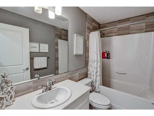 246 Legacy Heights Se, Calgary, AB - Indoor Photo Showing Bathroom