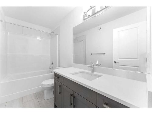 59 Belgian Crescent, Cochrane, AB - Indoor Photo Showing Bathroom