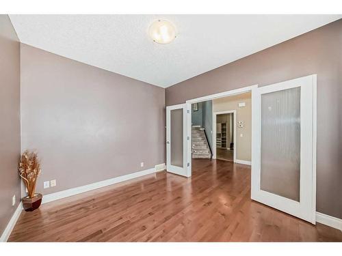 227 Everglade Circle Sw, Calgary, AB - Indoor Photo Showing Other Room