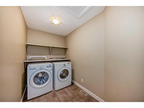 227 Everglade Circle Sw, Calgary, AB - Indoor Photo Showing Laundry Room