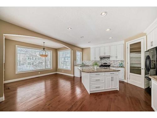 227 Everglade Circle Sw, Calgary, AB - Indoor Photo Showing Kitchen With Upgraded Kitchen