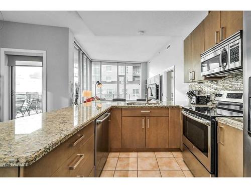 2204-1410 1 Street Se, Calgary, AB - Indoor Photo Showing Kitchen With Stainless Steel Kitchen With Upgraded Kitchen