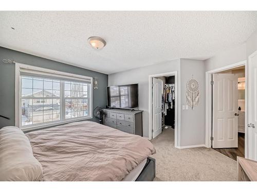 148 Everridge Way Sw, Calgary, AB - Indoor Photo Showing Bedroom