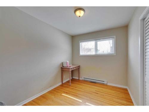 1628 48 Avenue Sw, Calgary, AB - Indoor Photo Showing Other Room