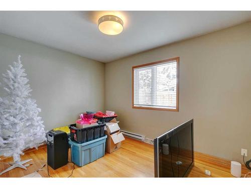 1628 48 Avenue Sw, Calgary, AB - Indoor Photo Showing Other Room