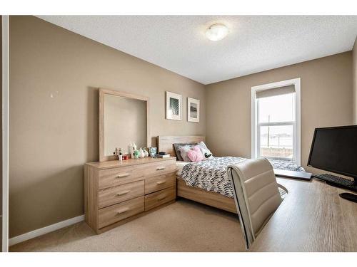 284 Marquis Heights Se, Calgary, AB - Indoor Photo Showing Bedroom
