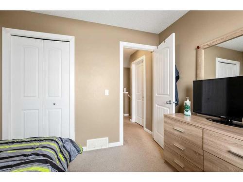 284 Marquis Heights Se, Calgary, AB - Indoor Photo Showing Bedroom