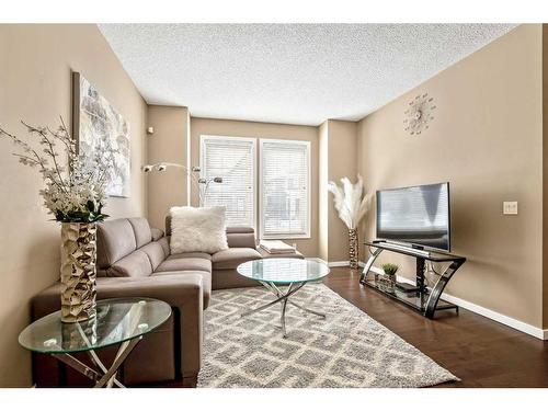 284 Marquis Heights Se, Calgary, AB - Indoor Photo Showing Living Room