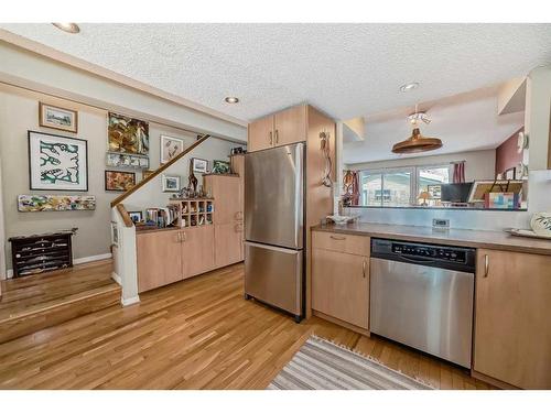 2824 1 Avenue Nw, Calgary, AB - Indoor Photo Showing Kitchen