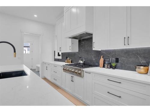 2612 31 Street Sw, Calgary, AB - Indoor Photo Showing Kitchen With Upgraded Kitchen