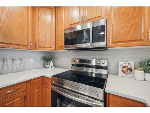 105-1718 14 Avenue Nw, Calgary, AB - Indoor Photo Showing Kitchen
