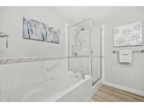 105-1718 14 Avenue Nw, Calgary, AB - Indoor Photo Showing Bathroom
