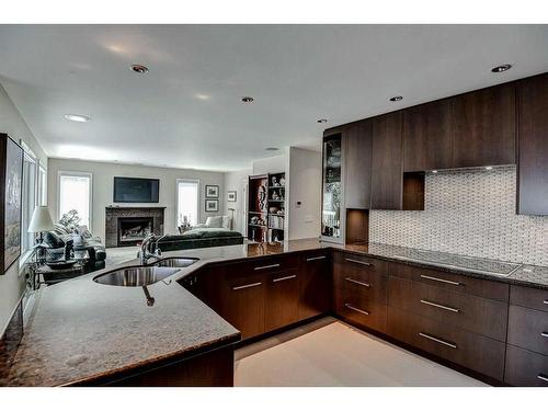32 Patterson Crescent Sw, Calgary, AB - Indoor Photo Showing Kitchen With Double Sink With Upgraded Kitchen