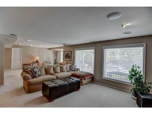 32 Patterson Crescent Sw, Calgary, AB - Indoor Photo Showing Living Room