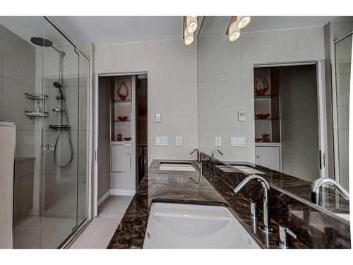 32 Patterson Crescent Sw, Calgary, AB - Indoor Photo Showing Bathroom