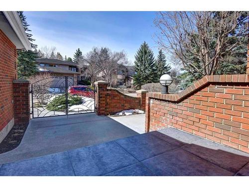32 Patterson Crescent Sw, Calgary, AB - Outdoor