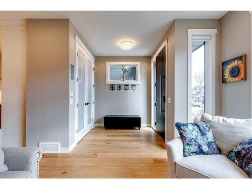 3111 5 Street Nw, Calgary, AB - Indoor Photo Showing Living Room