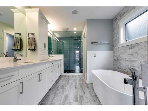 3111 5 Street Nw, Calgary, AB - Indoor Photo Showing Bathroom