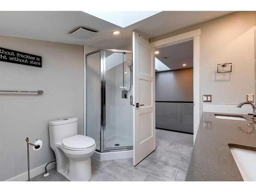 3111 5 Street Nw, Calgary, AB - Indoor Photo Showing Bathroom