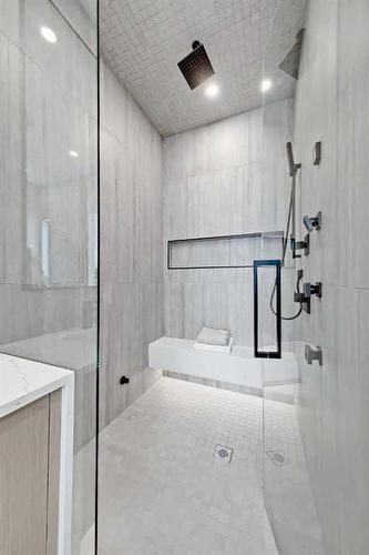 2632 5 Avenue Nw, Calgary, AB - Indoor Photo Showing Bathroom