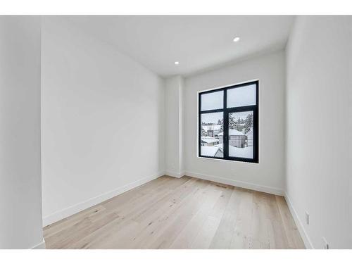 2632 5 Avenue Nw, Calgary, AB - Indoor Photo Showing Other Room