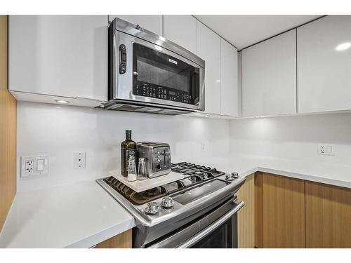 205-560 6 Avenue Se, Calgary, AB - Indoor Photo Showing Kitchen With Upgraded Kitchen