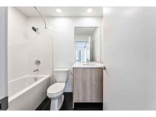 304-1319 14 Avenue Sw, Calgary, AB - Indoor Photo Showing Bathroom
