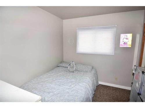 1235 19 Street Ne, Calgary, AB - Indoor Photo Showing Bedroom