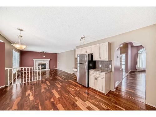 622 Mckenzie Lake Bay Se, Calgary, AB - Indoor Photo Showing Kitchen