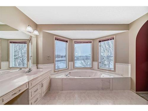 622 Mckenzie Lake Bay Se, Calgary, AB - Indoor Photo Showing Bathroom