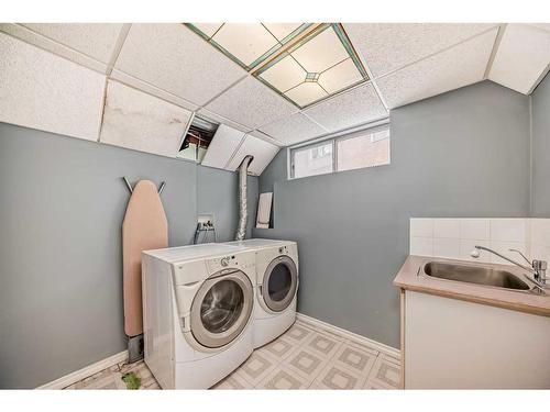 622 Mckenzie Lake Bay Se, Calgary, AB - Indoor Photo Showing Laundry Room