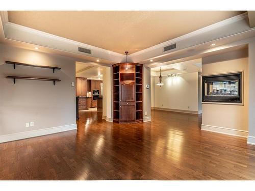 303-690 Princeton Way Sw, Calgary, AB - Indoor Photo Showing Other Room