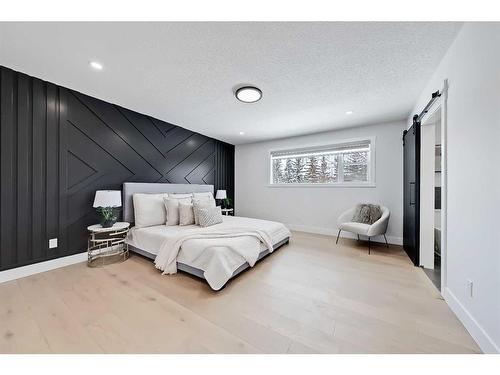 115 Edgepark Boulevard Nw, Calgary, AB - Indoor Photo Showing Bedroom