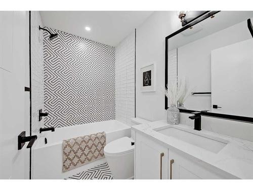 115 Edgepark Boulevard Nw, Calgary, AB - Indoor Photo Showing Bathroom