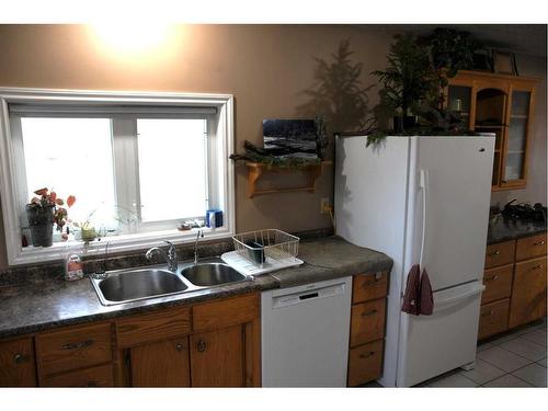 993051 Rr Range, Rural Northern Lights, County Of, AB - Indoor Photo Showing Kitchen With Double Sink