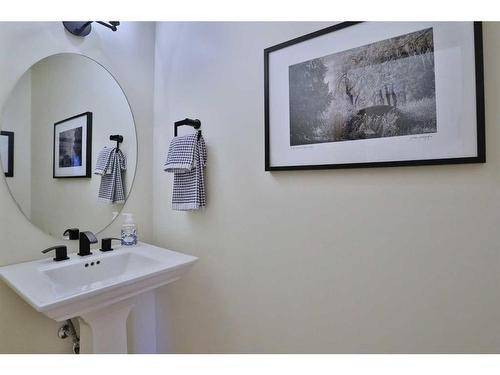 92 Sherwood Rise Nw, Calgary, AB - Indoor Photo Showing Bathroom