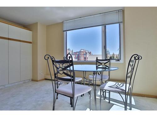 602A-500 Eau Claire Avenue Sw, Calgary, AB - Indoor Photo Showing Dining Room