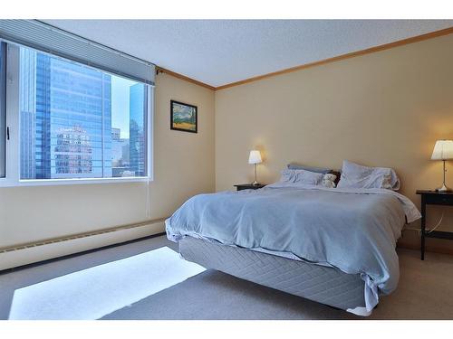 602A-500 Eau Claire Avenue Sw, Calgary, AB - Indoor Photo Showing Bedroom