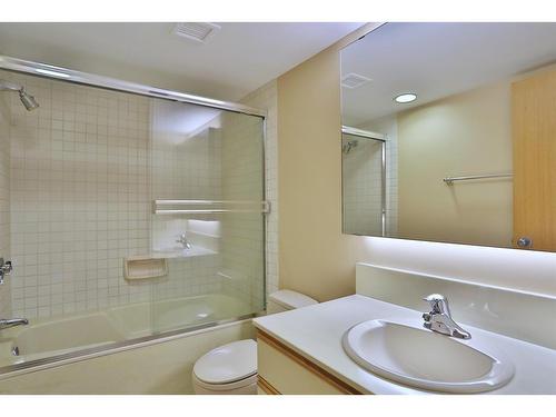 602A-500 Eau Claire Avenue Sw, Calgary, AB - Indoor Photo Showing Bathroom