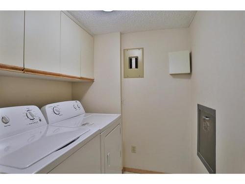 602A-500 Eau Claire Avenue Sw, Calgary, AB - Indoor Photo Showing Laundry Room