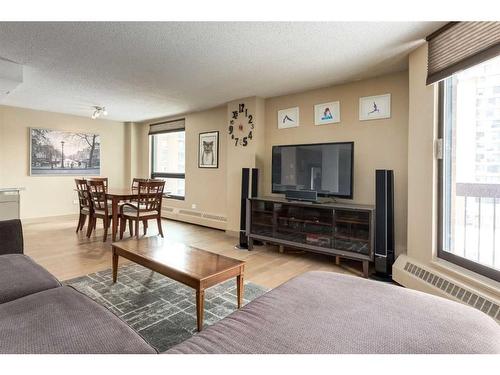 540-1304 15 Avenue Sw, Calgary, AB - Indoor Photo Showing Living Room
